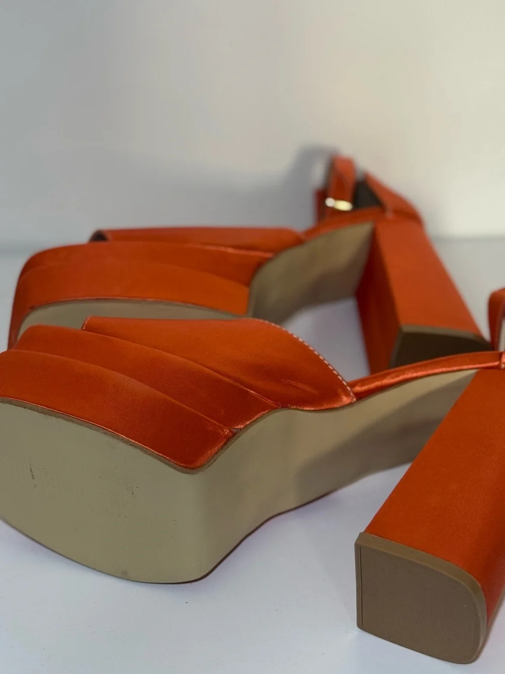 NWOT ! Orange Satin Platform Block Heel Sandals Size 9 Party Cocktail